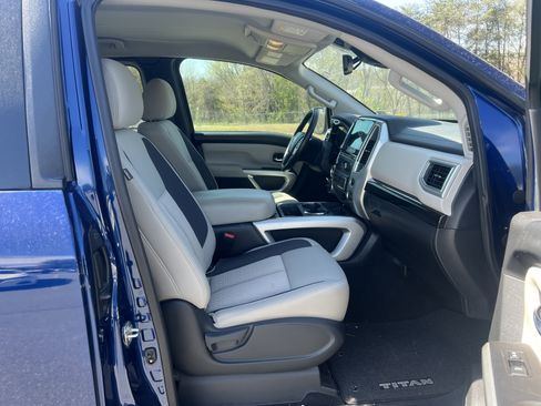 Used 2021 Nissan Titan SV w/ SV Convenience Package image 25