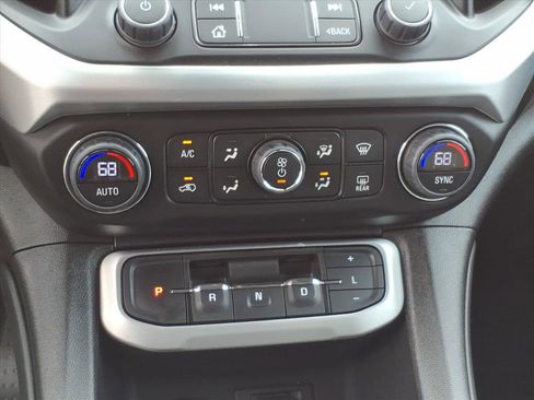 Certified 2023 GMC Acadia SLT image 23