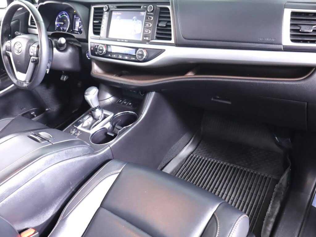 Used 2017 Toyota Highlander XLE AWD/4WD image 44