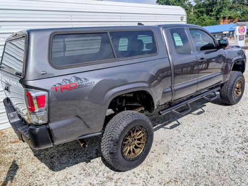 Used 2017 Toyota Tacoma SR AWD/4WD image 15