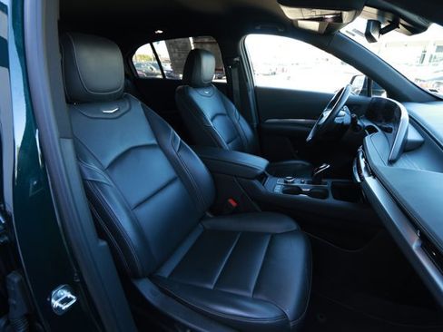 Used 2024 Cadillac XT4 Premium Luxury image 30