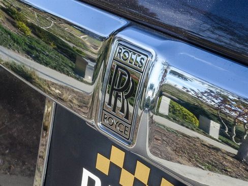 Used 2019 Rolls-Royce Dawn image 17