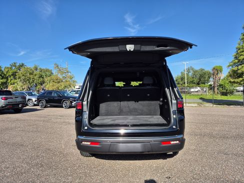 Used 2022 Jeep Wagoneer Series III w/ Premium Group I AWD/4WD image 13