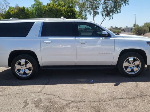 Used 2017 Chevrolet Suburban LT RWD image 12