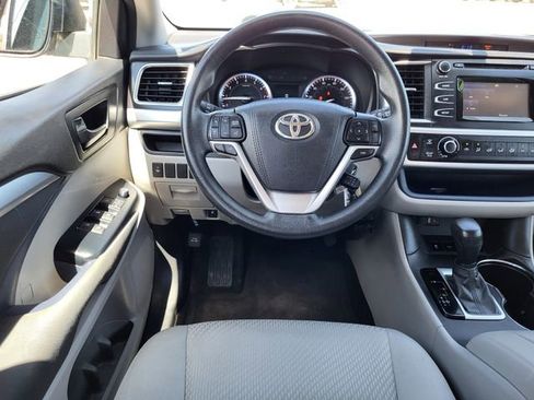 Used 2016 Toyota Highlander LE AWD/4WD image 26