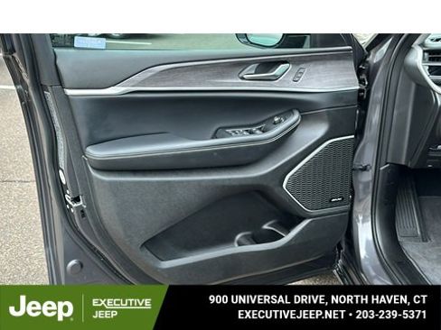 Used 2023 Jeep Grand Cherokee 4WD 4xe w/ Luxury Tech Group II image 9