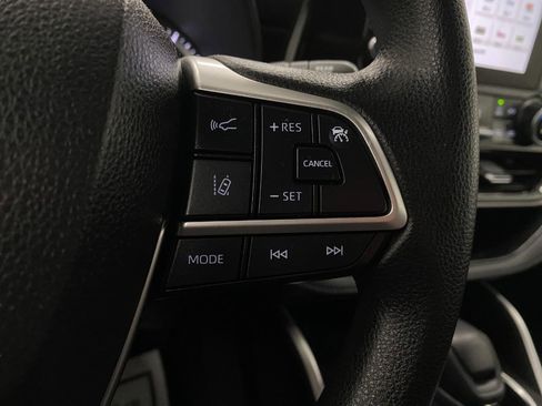 Used 2023 Toyota Highlander L image 17