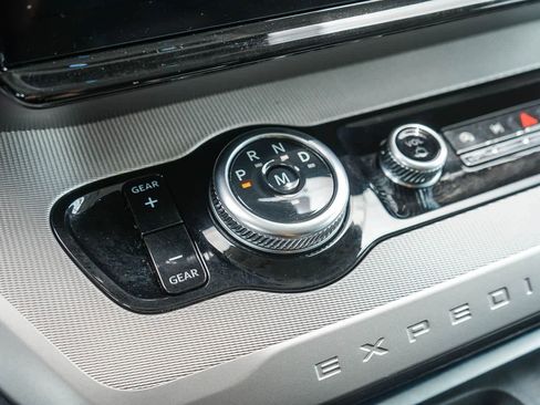 Used 2025 Ford Expedition Active RWD image 25