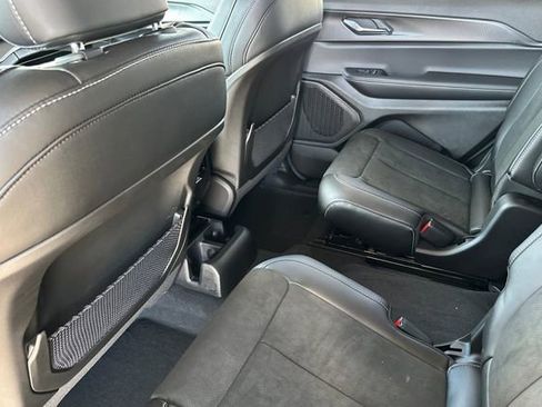 New 2025 Jeep Grand Cherokee L Laredo image 14