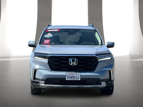 Used 2025 Honda Pilot Touring image 9