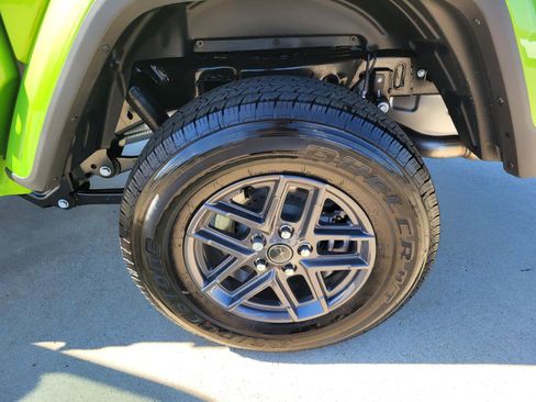 New 2025 Jeep Gladiator Sport image 22