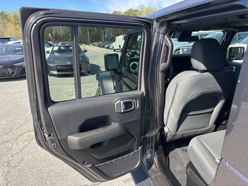 Used 2025 Jeep Wrangler Unlimited Sahara image 25