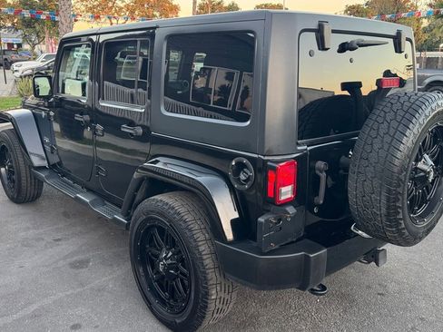 Used 2016 Jeep Wrangler Unlimited Sahara w/ Connectivity Group image 7