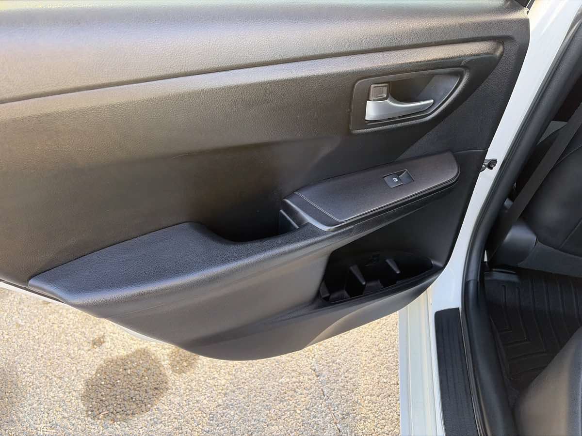 Used 2016 Toyota Camry SE FWD image 12