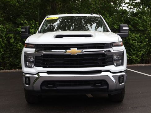 Used 2024 Chevrolet Silverado 2500 LT AWD/4WD image 2