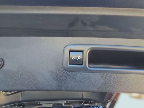 Used 2023 Toyota Highlander XLE image 25