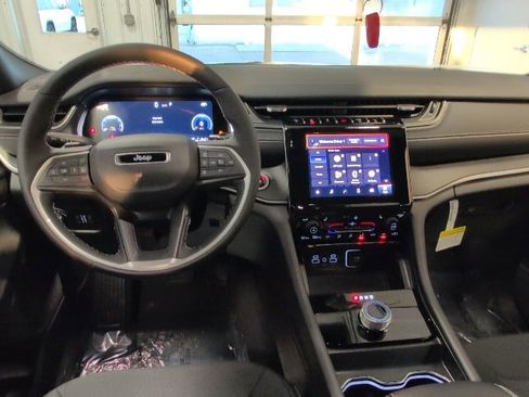 New 2025 Jeep Grand Cherokee Laredo w/ Luxury Tech Group I image 13