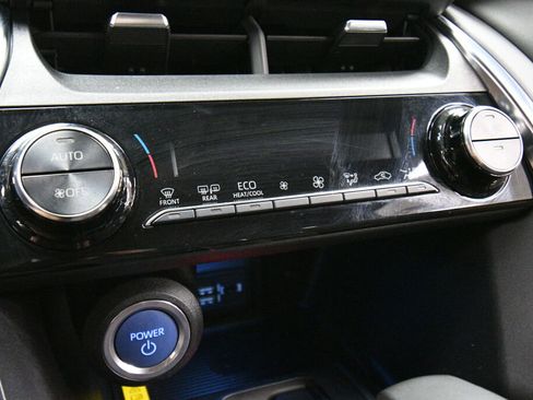 Used 2022 Toyota Venza LE image 21