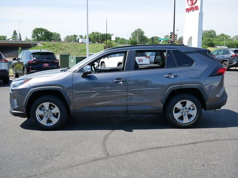 Used 2022 Toyota RAV4 XLE w/ Convenience Package AWD/4WD image 4
