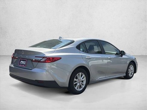 Used 2025 Toyota Camry LE FWD image 5