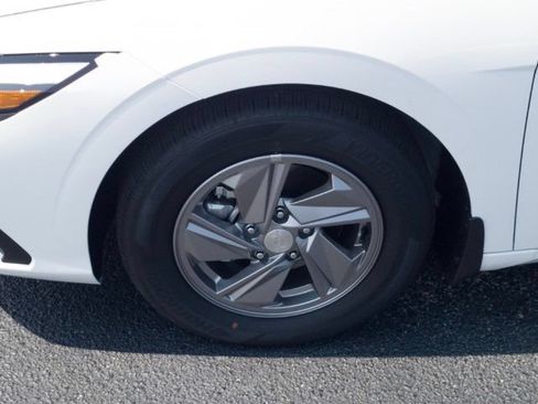 New 2026 Hyundai Elantra SE FWD image 10