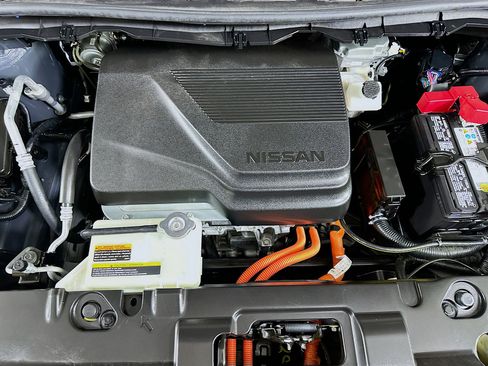 Used 2025 Nissan Leaf S image 30