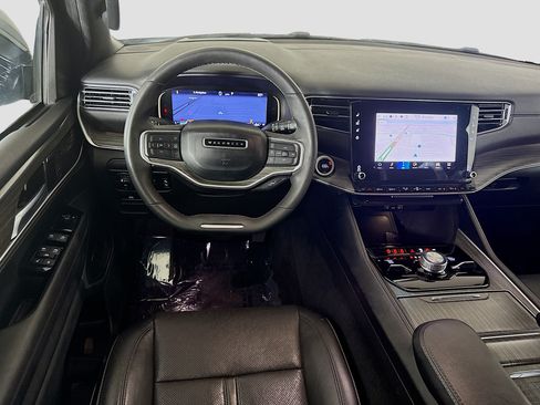 Used 2024 Jeep Wagoneer Series III AWD/4WD image 17