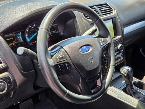 Certified 2018 Ford Explorer XLT w/ Equipment Group 202A FWD image 20