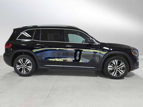 Used 2024 Mercedes-Benz GLB 250 4MATIC image 2