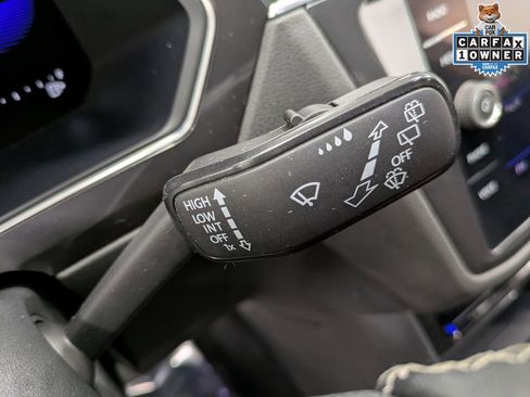 Used 2022 Volkswagen Tiguan SE w/ Panoramic Sunroof Package image 19