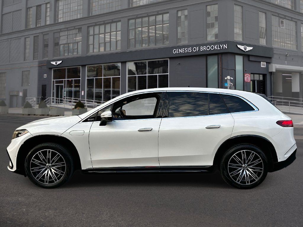 Used 2023 Mercedes-Benz EQS 580 4MATIC SUV image 2
