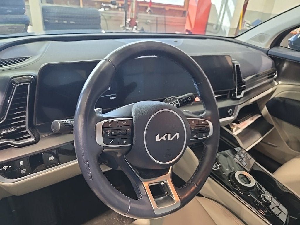 Used 2023 Kia Sportage EX AWD/4WD image 4
