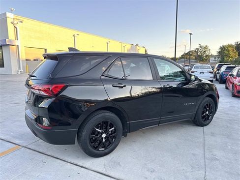 Used 2022 Chevrolet Equinox LS w/ LS Convenience Package image 7