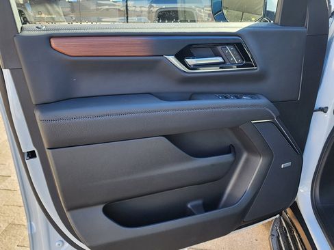 New 2026 GMC Yukon XL Denali image 12