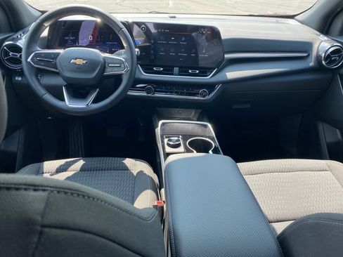 Used 2026 Chevrolet Equinox LT FWD image 5
