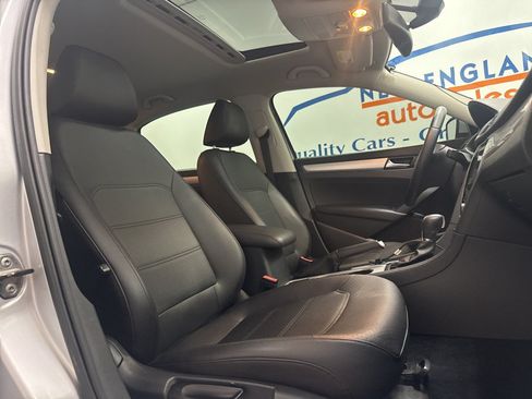 Used 2013 Volkswagen Passat 2.5 SE FWD image 19