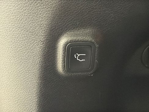 Used 2020 Jeep Cherokee Limited FWD image 29