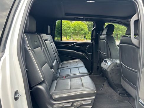 Used 2023 Cadillac Escalade ESV Premium Luxury AWD/4WD image 47