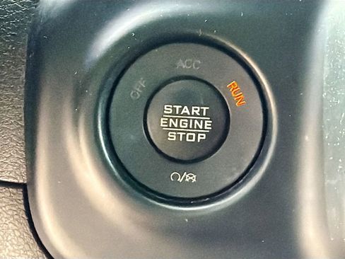 Used 2022 Jeep Wrangler Unlimited Sport AWD/4WD image 31
