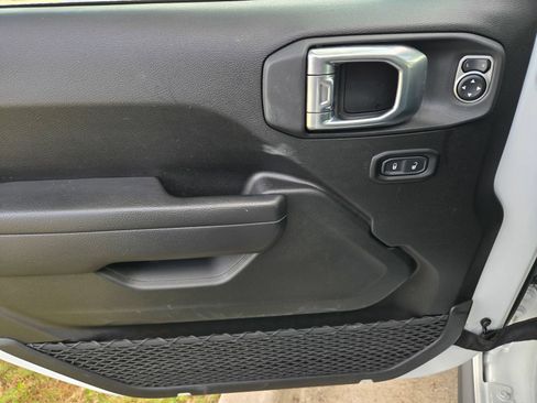 Used 2026 Jeep Wrangler Unlimited Rubicon AWD/4WD image 29