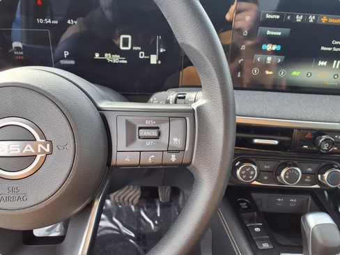 Used 2025 Nissan Kicks SV image 11