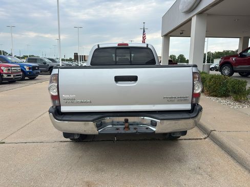 Used 2010 Toyota Tacoma PreRunner RWD image 3