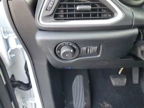 New 2026 Chrysler Pacifica Select AWD/4WD image 30