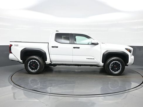 Used 2024 Toyota Tacoma TRD Off-Road AWD/4WD image 7