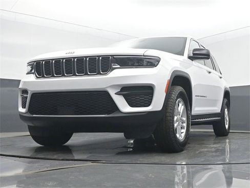 Used 2024 Jeep Grand Cherokee Laredo image 46