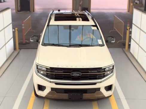 Used 2025 Ford Expedition King Ranch AWD/4WD image 2