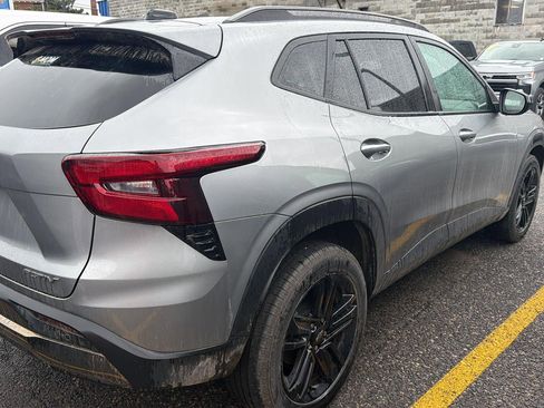 Used 2024 Chevrolet Trax ACTIV w/ Sunroof Package image 6