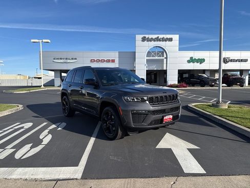 New 2026 Jeep Grand Cherokee Limited w/ Limited Altitude Package AWD/4WD image 1