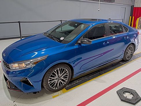 Used 2022 Kia Forte GT-Line w/ GT-Line Premium Package image 2