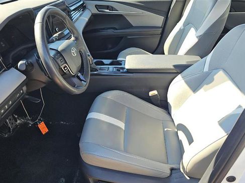Used 2025 Toyota Camry SE w/ Convenience Package FWD image 6